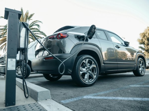 Installation de bornes de recharge : boostez votre voiture à martigues